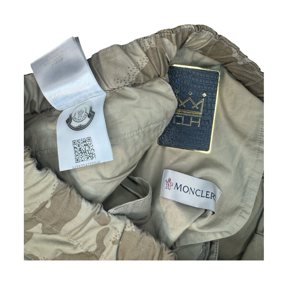 MONCLER SHORTS - Picture 5 of 8